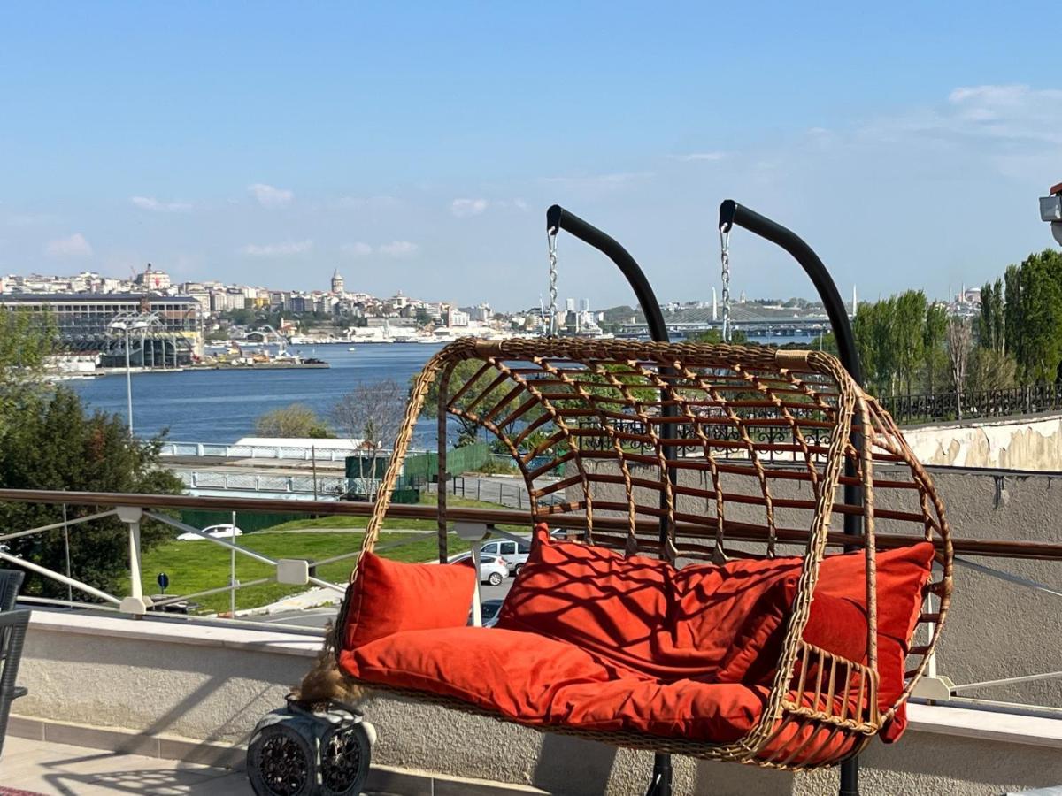 Waterfront Apartment By The Tram - Terrace With Dome & Golden Horn View In Fatih Istanbul Exterior photo