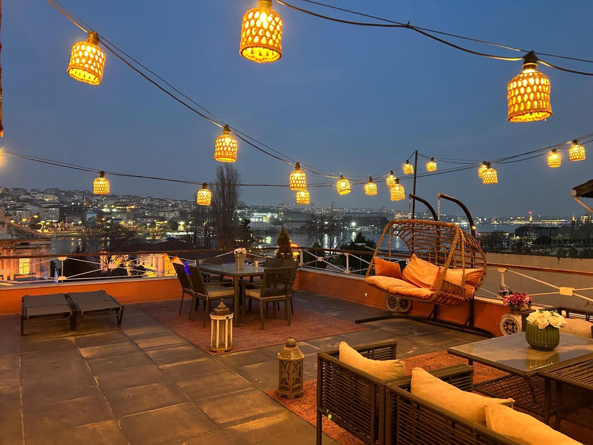 Waterfront Apartment By The Tram - Terrace With Dome & Golden Horn View In Fatih Istanbul Exterior photo