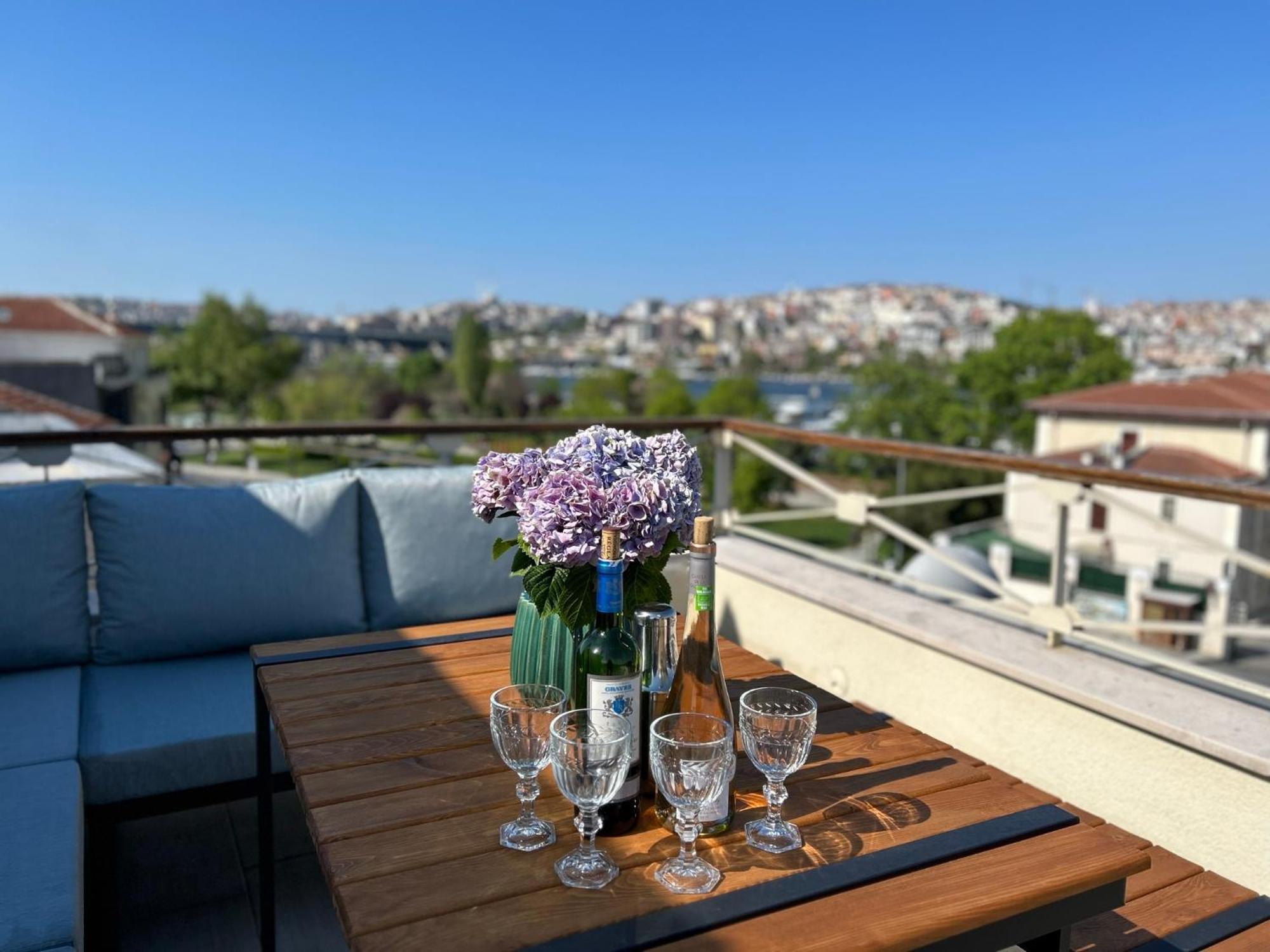 Waterfront Apartment By The Tram - Terrace With Dome & Golden Horn View In Fatih Istanbul Exterior photo