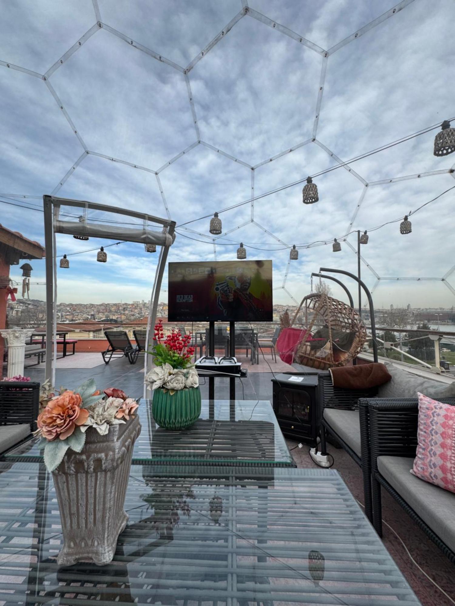 Waterfront Apartment By The Tram - Terrace With Dome & Golden Horn View In Fatih Istanbul Exterior photo